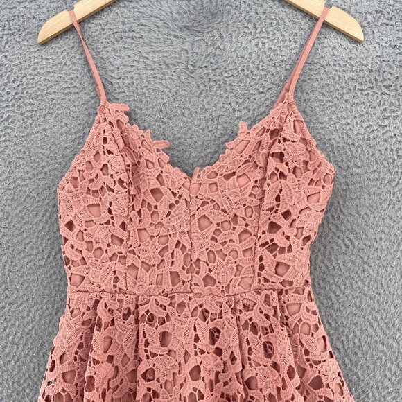ASTR Dress Womens Small Blush Pink Crochet Lace Overlay Fit & Flare Midi Pleated - Picture 2 of 9